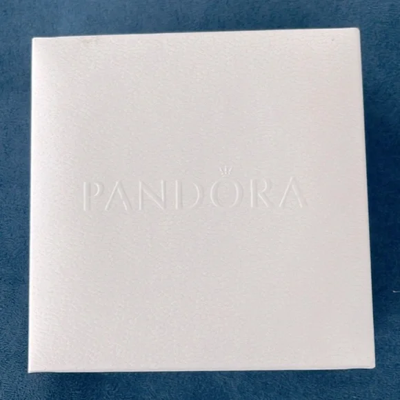 Authentic Pandora Box with Pouch (standard for bracelet or necklace) - Picture 4 of 7